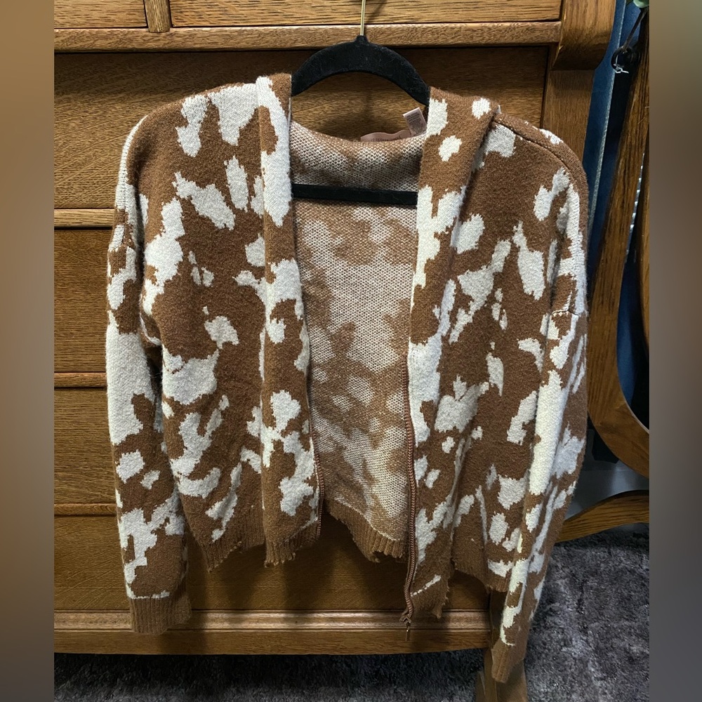 Buckle Willow Root Cow Print Hooded Sweater (Size: Small)